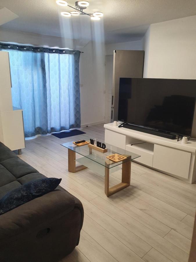 Appartement Cosy Proche De L'Aeroport T R A N S F E R T Sur Demande サン＝ドニ エクステリア 写真
