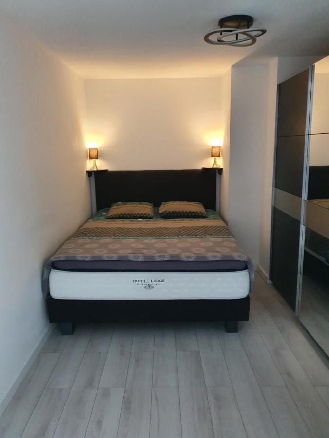 Appartement Cosy Proche De L'Aeroport T R A N S F E R T Sur Demande サン＝ドニ エクステリア 写真